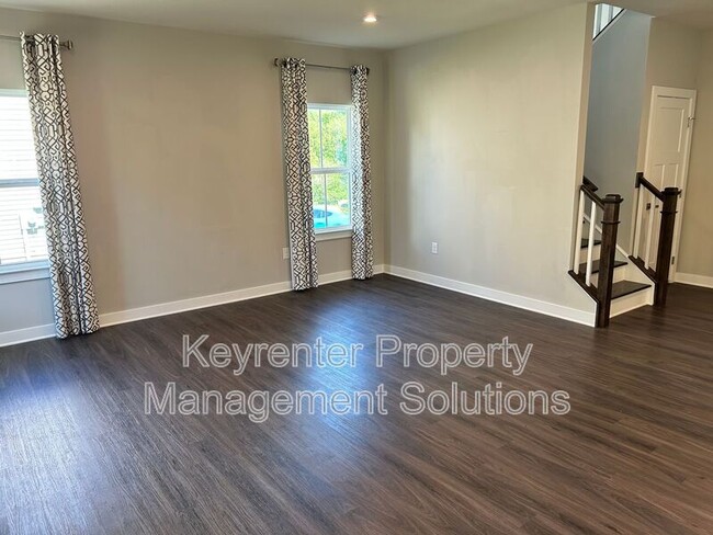 Building Photo - 2745 Dorval Rd