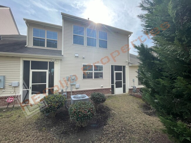 Building Photo - Fresh Paint and New Carpets! Cozy 3 bedroo...