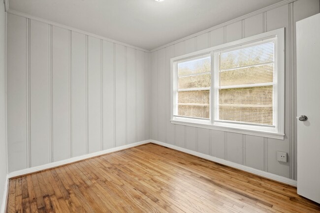 Building Photo - 728 22nd Ave N