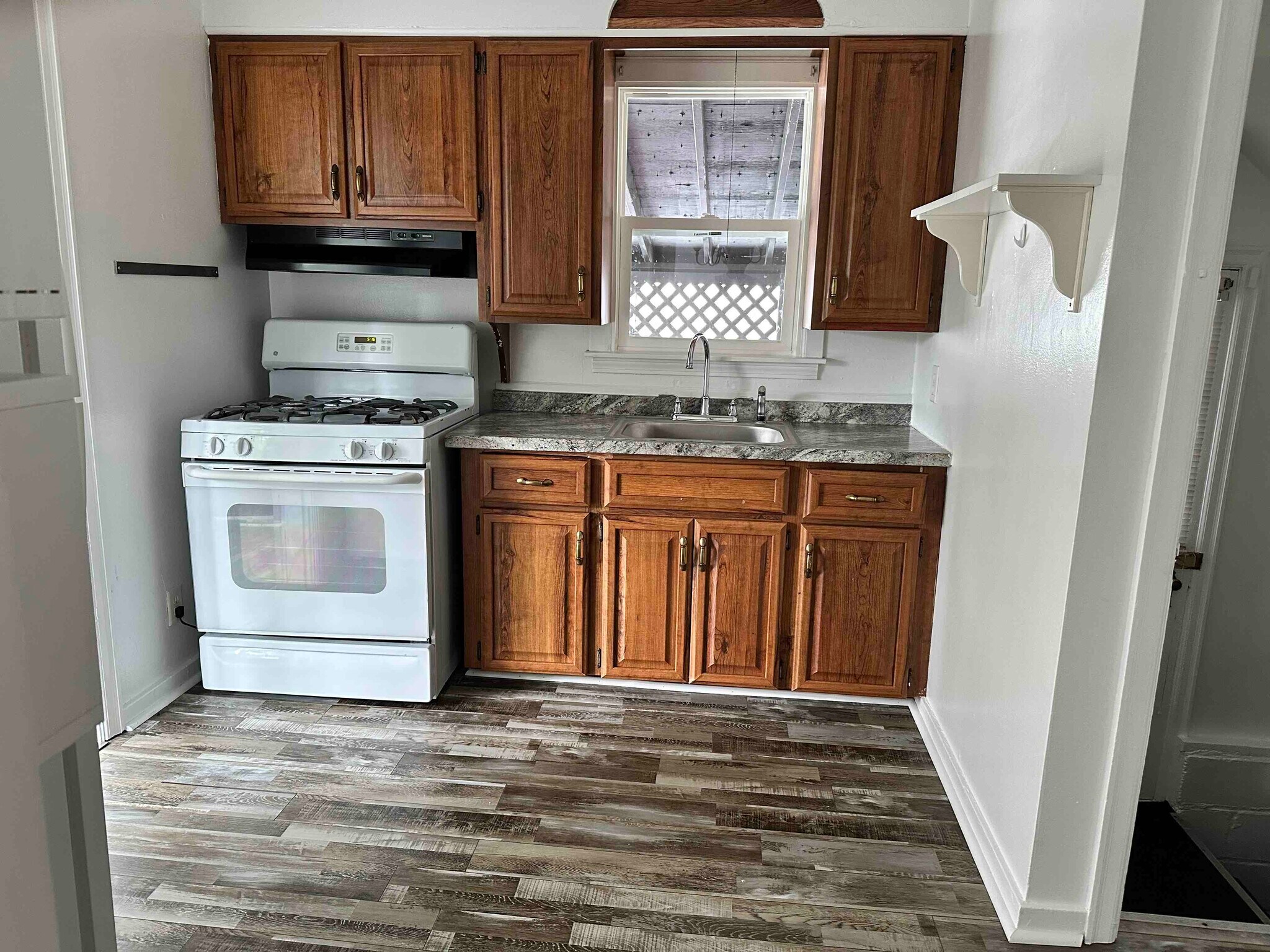 Kitchen - 1919 Columbia Ave