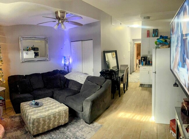 Building Photo - 868 Sheldon Ave