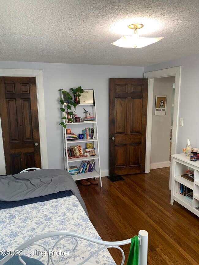 Building Photo - 501 Wallace Ave