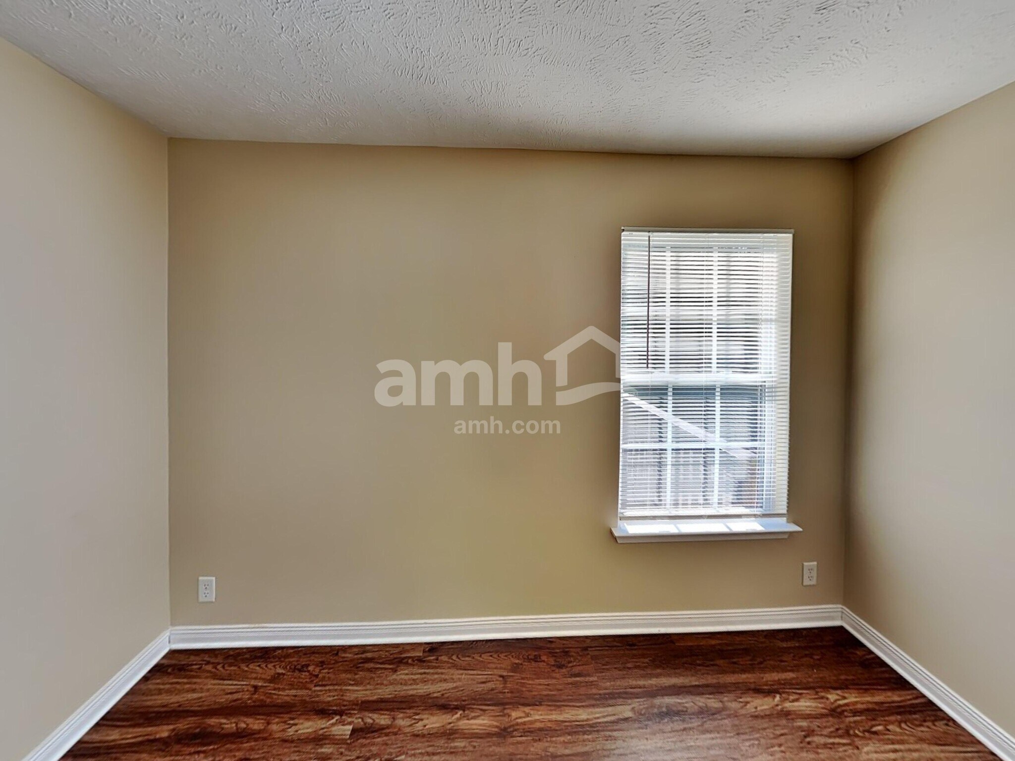 Building Photo - 805 McCumber Dr
