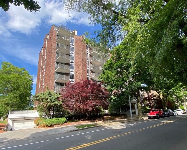 Building Photo - 19 Winchester St
