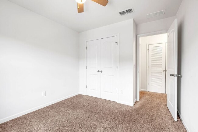 Building Photo - 1038 Livingstone Ln