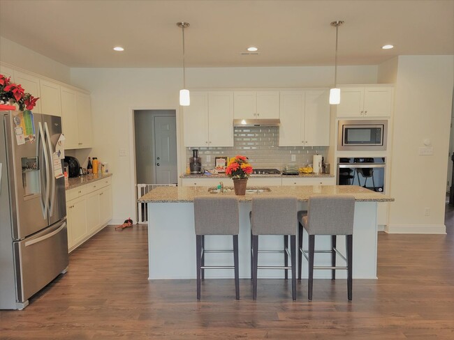 Building Photo - Beautiful end unit townhouse in Cosby Village with loads of extras.