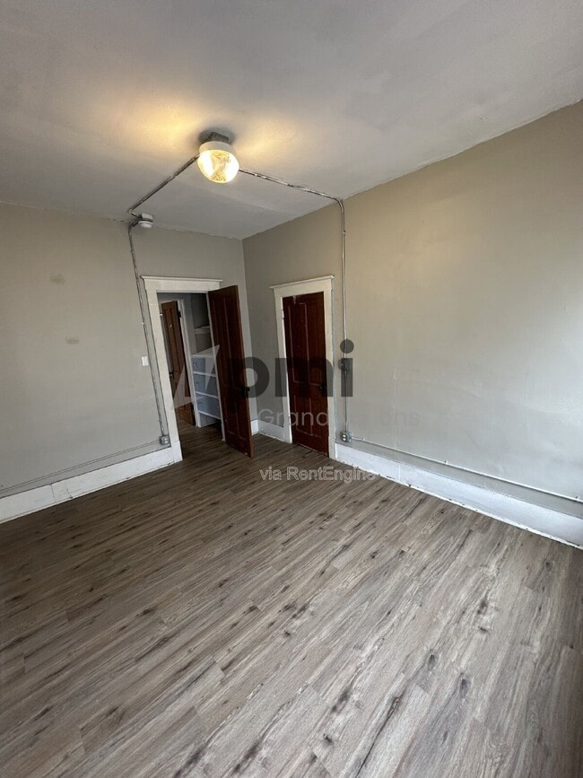 Building Photo - 601 1/2 Monroe Avenue