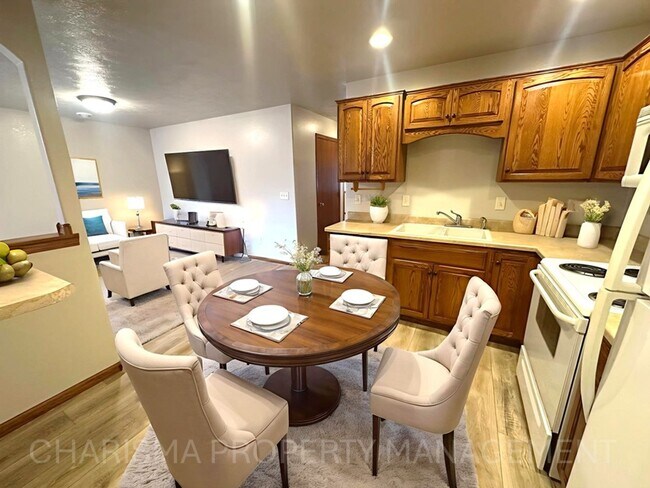 Building Photo - Spacious & Convenient Walk-In Level Townhome in Brandon - 2 BD 1 BA unit!