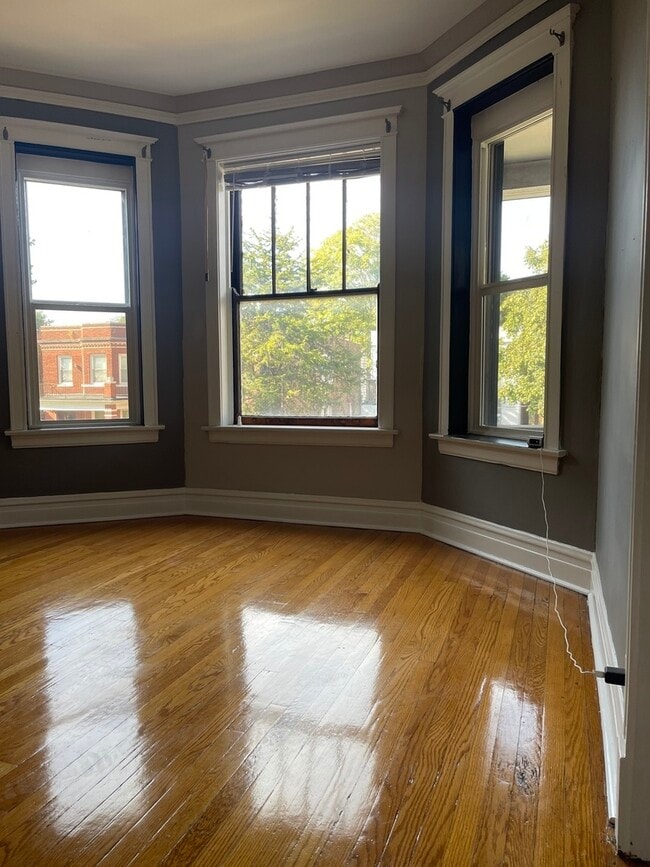 Building Photo - 7421 S Eberhart Ave