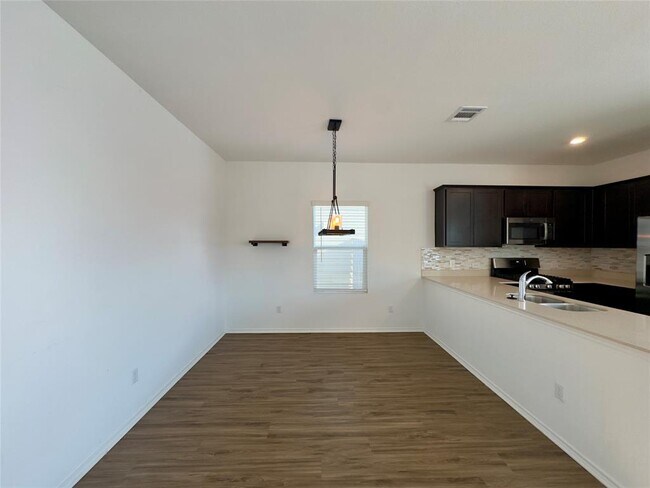 Building Photo - 512 Gabbro Gdns