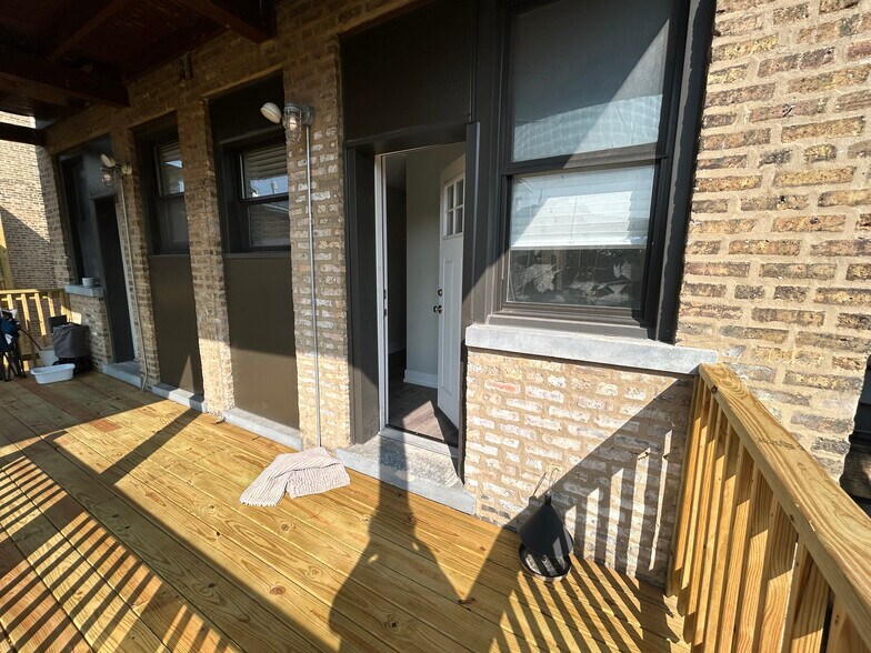 Building Photo - 1000 Crain St