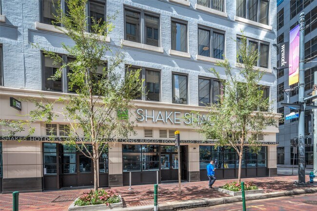 Building Photo - 914 Main St