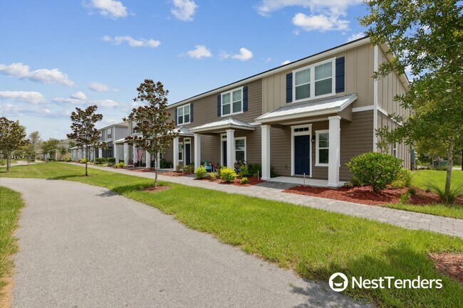 Building Photo - Beautiful End Unit Townhome!