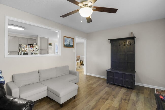 Building Photo - 1802 Warren Dr