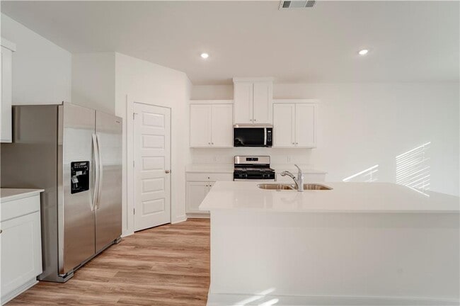 Building Photo - 139 S Maroon Ave