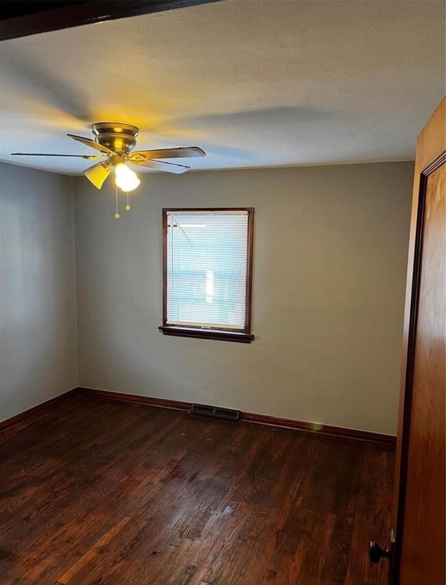 Building Photo - Move in Ready