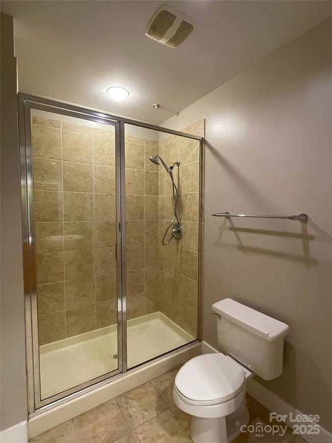 Building Photo - 505 E 6th St