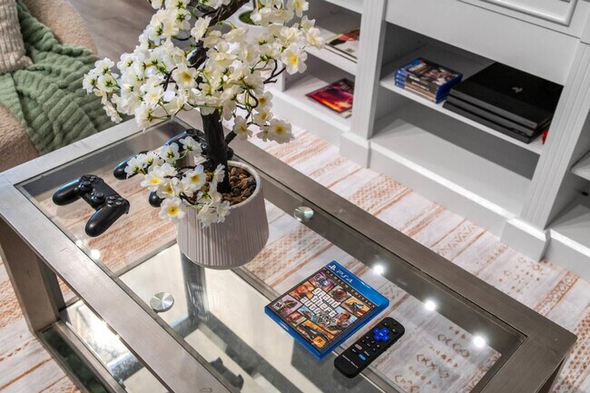 Building Photo - 13075 Old West Ave