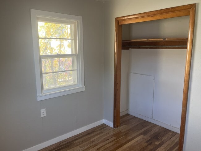 Building Photo - 724 Silver St