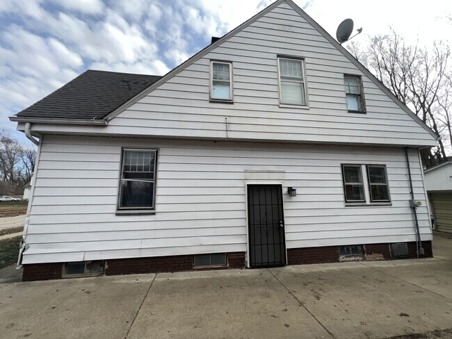 Building Photo - 1013 W Decatur St