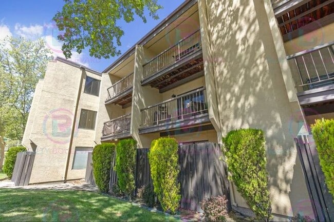 Building Photo - Fully Furnished Studio Near Virginia Lake | All Utilities & WiFi Included | $1,399/Month