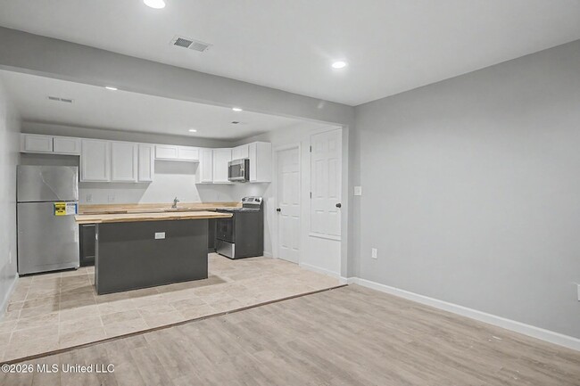 Building Photo - 9424 Daisy Vestry Rd