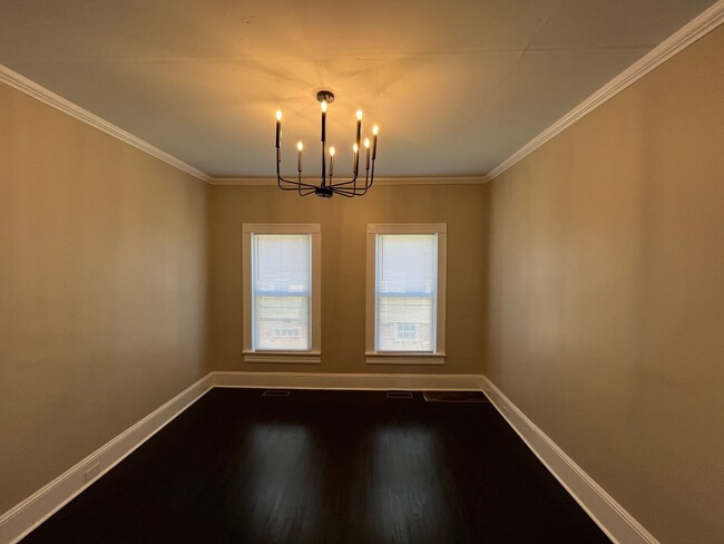 Building Photo - Newly Renovated 2 Bedroom Bungalow!!!