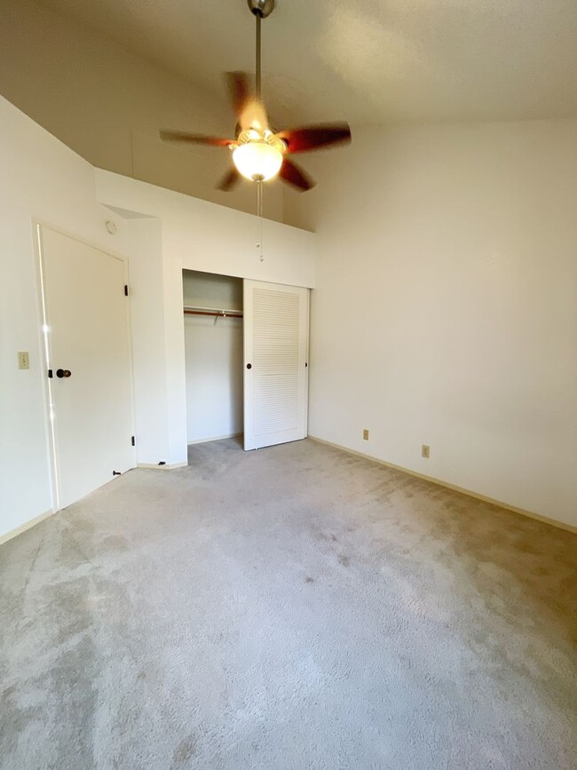 Building Photo - Mililani - Kumelewai Court - 2 bed, 1 bath...