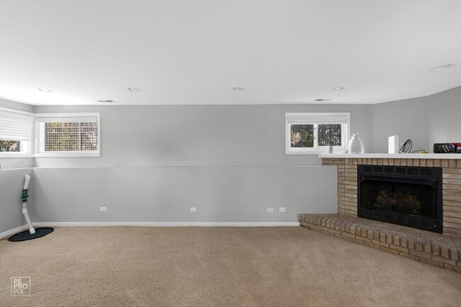 Building Photo - Elmhurst Three Bedroom Home with Fenced Yard and Detached Garage