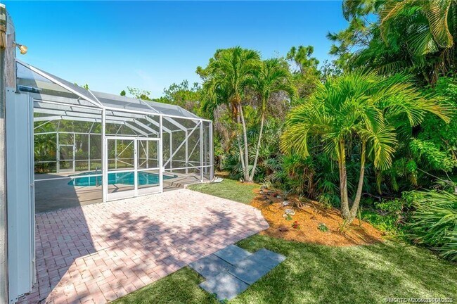 Building Photo - 376 NW Canna Way