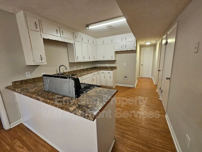 Building Photo - 200 Leigh Dr