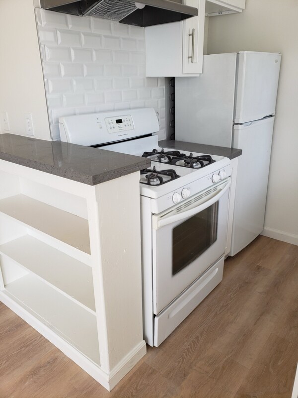 Building Photo - 1909 Beachwood Dr