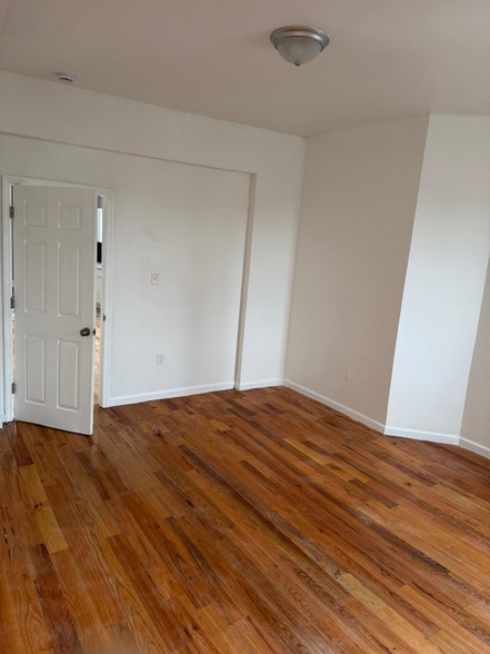 Building Photo - 904 S 18th St