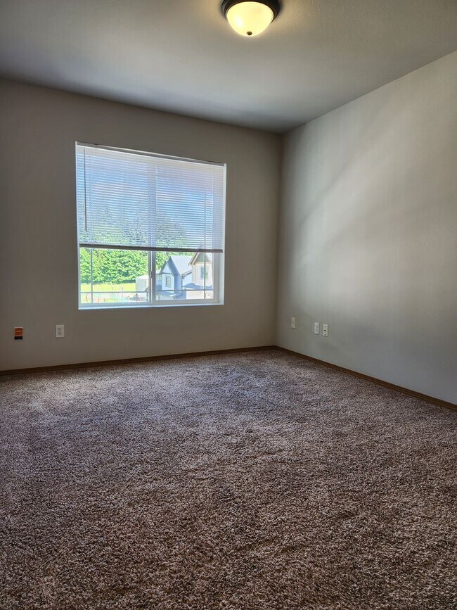 Building Photo - Cozy 3 Bedroom House!!! Ready For New Tena...