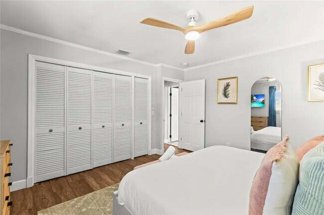 Building Photo - 1596 Idle Dr NE