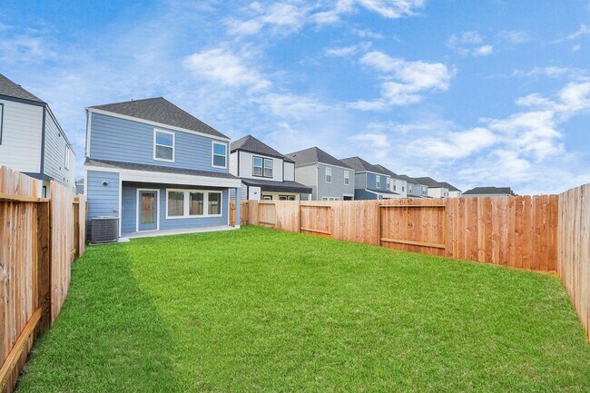 Building Photo - 10327 Sylvan Wds Trl
