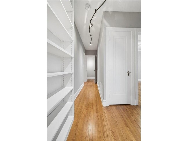 Building Photo - 3540 Irving Ave S