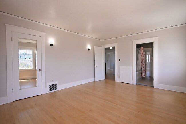Building Photo - 1208 24th St