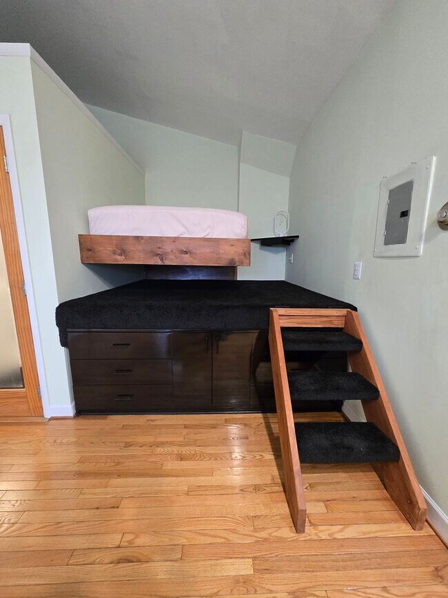 Building Photo - 2325-2327 S Croskey St