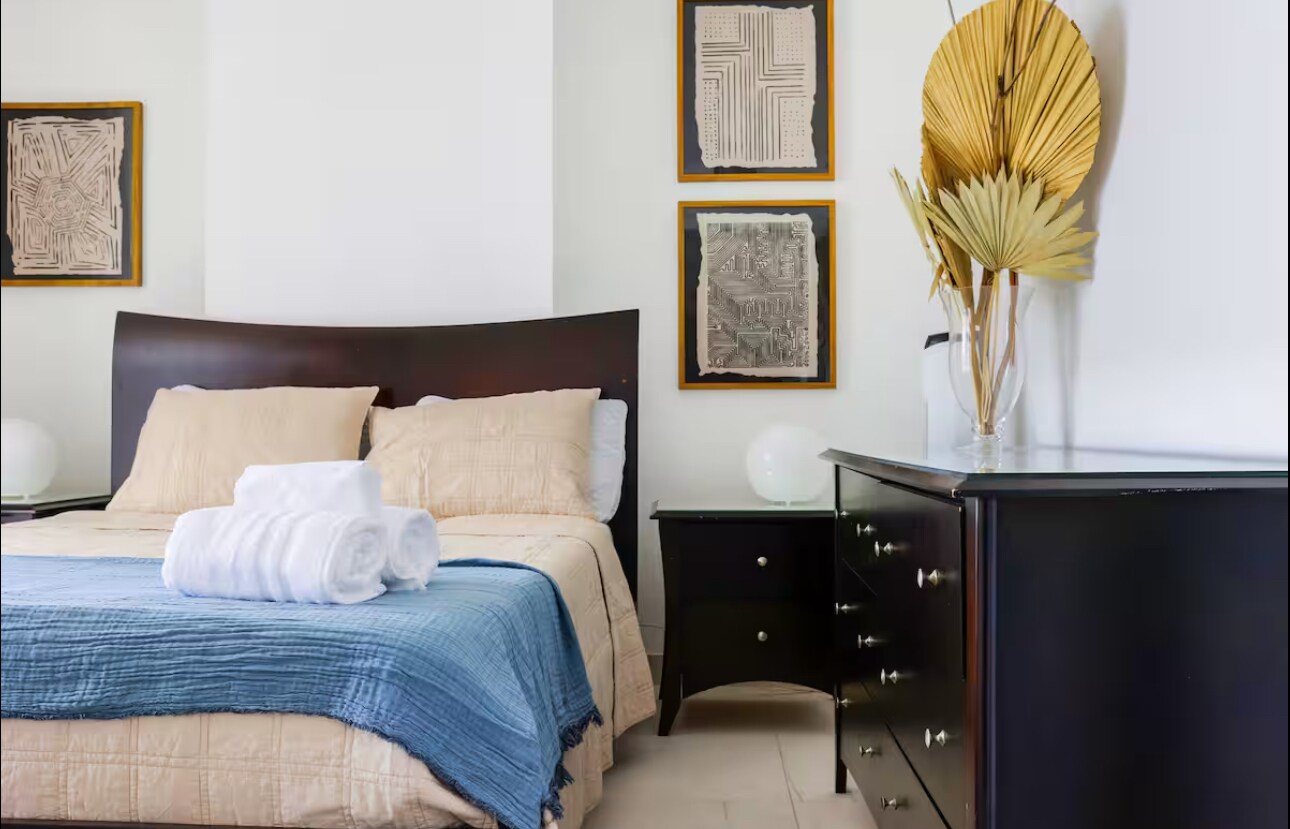 Building Photo - 1200 Brickell Bay Dr