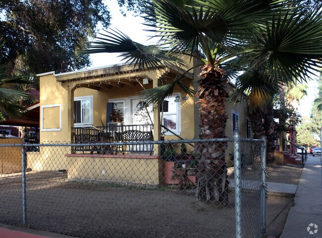 Primary Photo - 1685 N Summit Ave