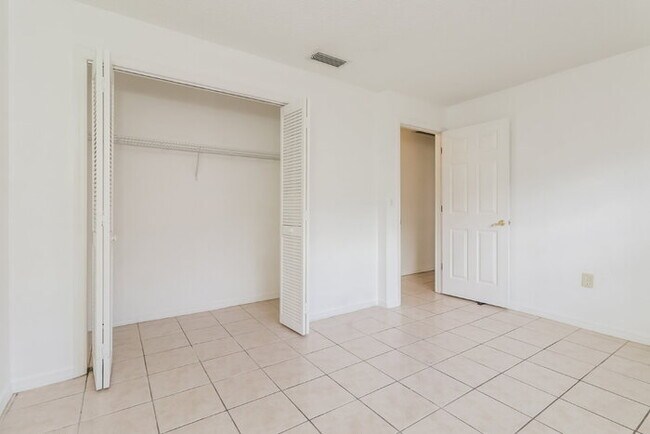 Building Photo - "Charming 3-Bed, 2-Bath Home in Hudson, FL...