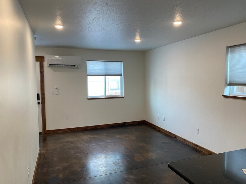 living room - 1410 S 5th St W