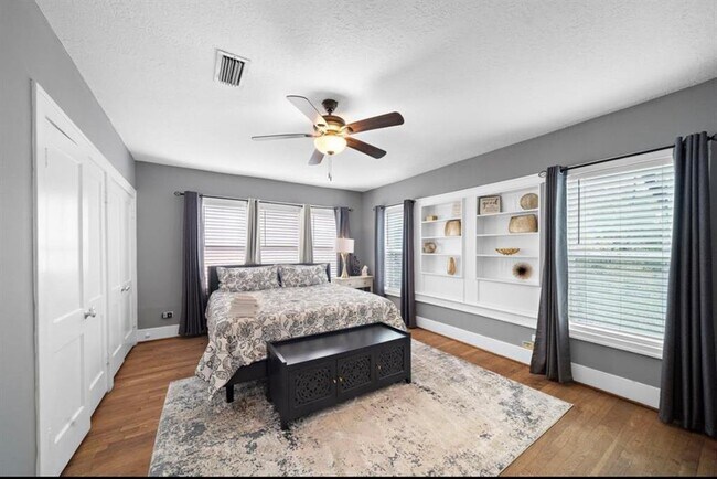Building Photo - 1631 Castle Ct