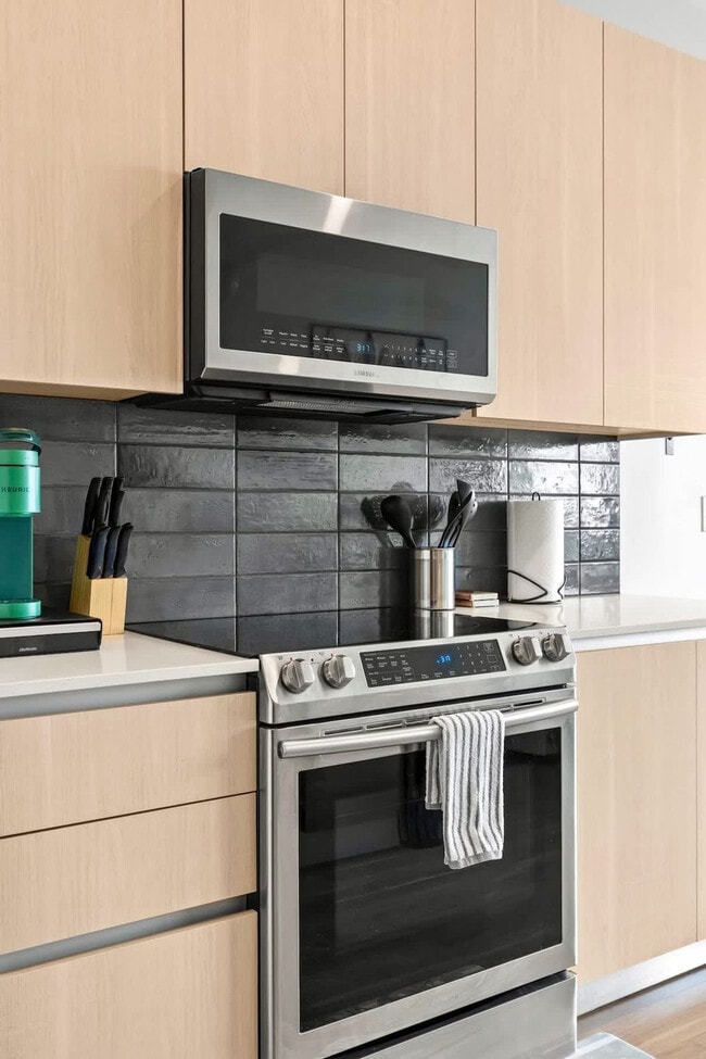 Building Photo - 777 11th St NW