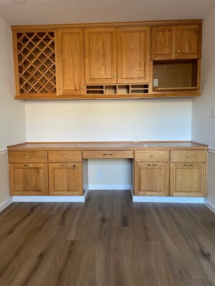 Building Photo - 717 Navaronne Way