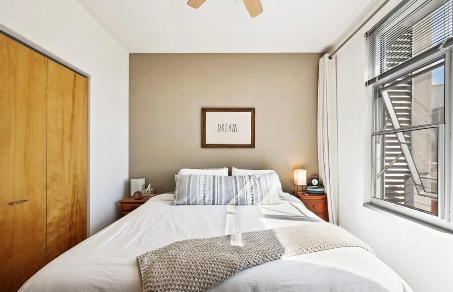 Building Photo - 309 W Washington Ave