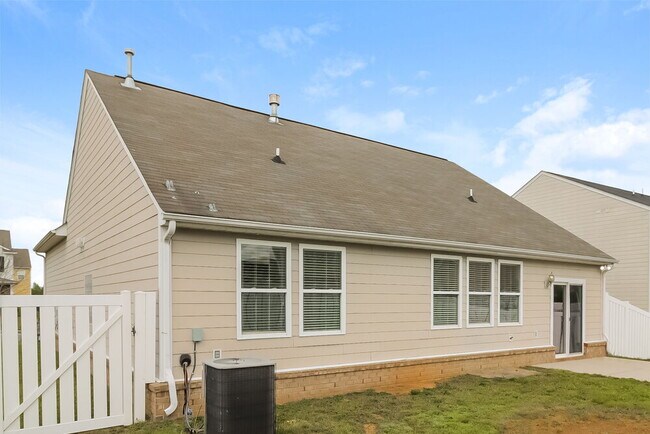 Building Photo - 1015 Yellow Bee Rd