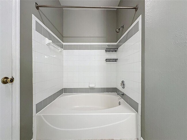 Building Photo - 3209 Parkchester Square Blvd