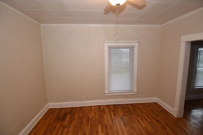 Building Photo - Mishawaka 1/2 story 3 bedroom single-family home with garage